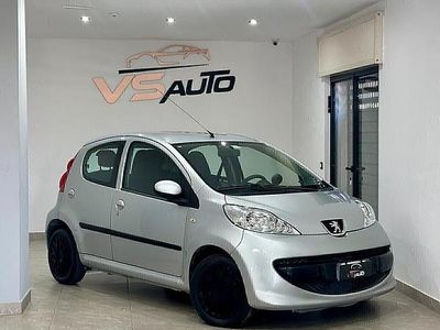 Usata Peugeot 107 68 CV (50 kW) 2005 Grigio Utilitaria
