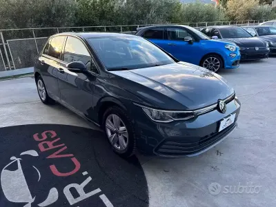 Usata VW Golf VIII Life 116 CV (85 kW) 2022 Grigio Berlina