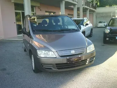 Käytetty Fiat Multipla Dynamic 120 HP (88 kW) 2007 Harmaa Tila-auto
