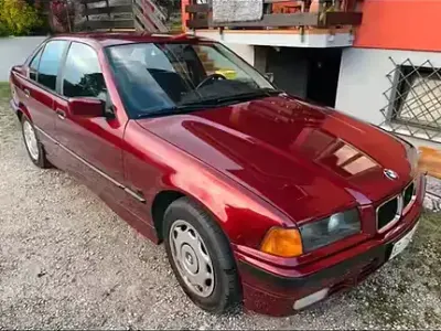 Begagnad BMW 318 116 HK (85 kW) 1994 Röd Sedan