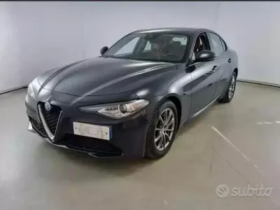 Usata Alfa Romeo Giulia Executive 160 CV (117 kW) 2018 Blu Berlina