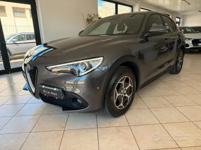 Begagnad Alfa Romeo Stelvio Business 190 HK (139 kW) 2022 Grå SUV