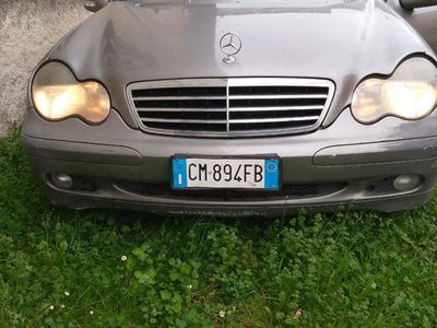 Usata Mercedes C220 150 CV (110 kW) 2005 Grigio Berlina