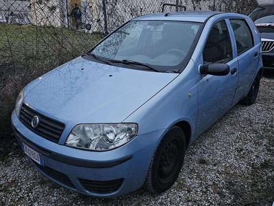 Usata Fiat Punto Dynamic 69 CV (50 kW) 2004 Blu/azzurro Berlina