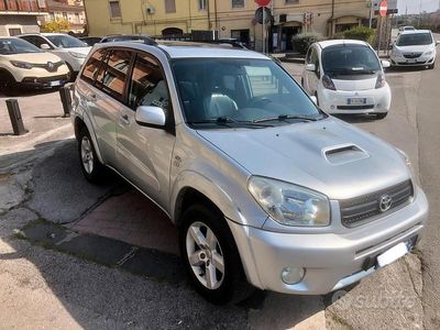 Usata Toyota RAV4 116 CV (85 kW) 2003 Grigio SUV