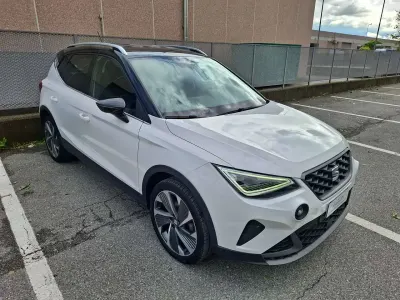Käytetty Seat Arona FR 110 HP (80 kW) 2022 Valkoinen Katumaasturi