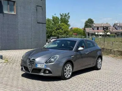 Usata Alfa Romeo Giulietta Distinctive 120 CV (88 kW) 2016 Grigio Utilitaria