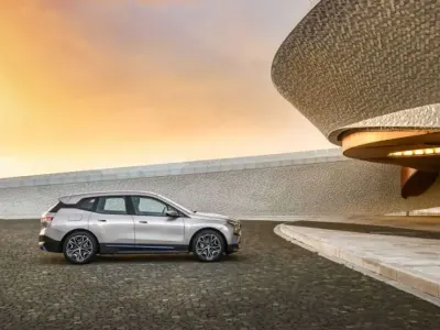 Nuova BMW iX Efficient Dynamics 189 kW (258 CV) 2025 Argento SUV