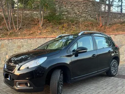 Usata Peugeot 2008 68 CV (50 kW) 2014 Nero SUV