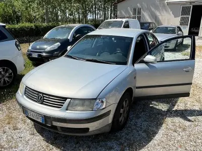 Usata VW Passat Comfortline 110 CV (80 kW) 1998 Grigio Berlina
