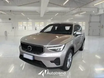 Usata Volvo XC40 Core 129 CV (94 kW) 2023 Argento SUV