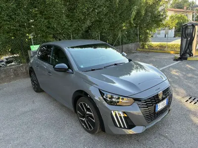 Usata Peugeot 208 GT 101 CV (74 kW) 2024 Grigio Utilitaria