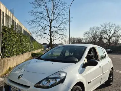 Usata Renault Clio II 103 CV (75 kW) 2011 Bianco Berlina