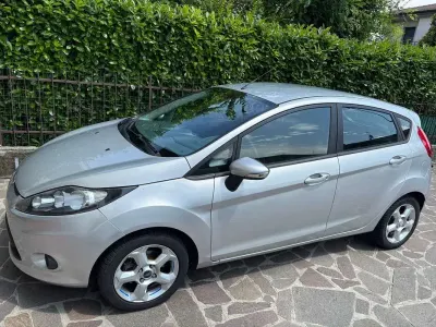 Usata Ford Fiesta Titanium 60 CV (44 kW) 2011 Grigio Berlina