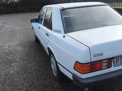 Usata Mercedes 190 105 CV (77 kW) 1988 Bianco Berlina