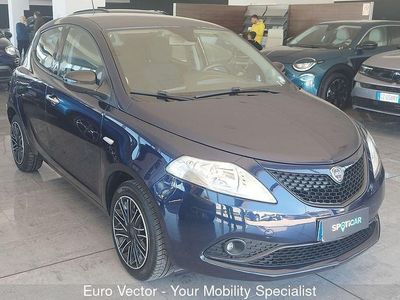 Usata Lancia Ypsilon Gold 70 CV (51 kW) 2021 Blu Utilitaria