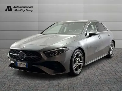 Usata Mercedes A180 AMG line 116 CV (85 kW) 2023 Grigio montagna Berlina