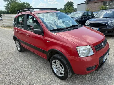 Usata Fiat Panda 4x4 69 CV (50 kW) 2005 Rosso Utilitaria
