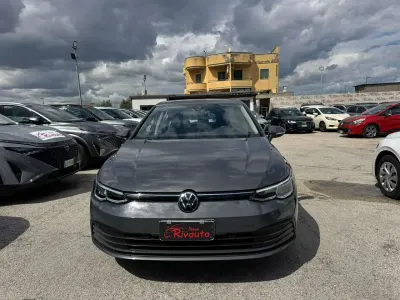 Usata VW Golf VIII Life 116 CV (85 kW) 2022 Grigio Berlina