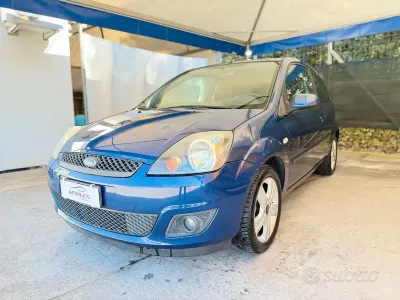 Begagnad Ford Fiesta Ghia 75 HK (55 kW) 2008 Blå Halvkombi