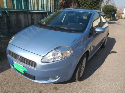 Usata Fiat Grande Punto Active 65 CV (47 kW) 2008 Bluazzurro Utilitaria