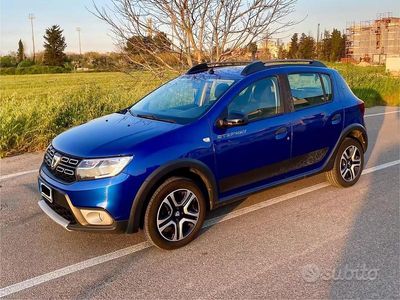Begagnad Dacia Sandero Stepway 101 HK (74 kW) 2020 Blå Sedan