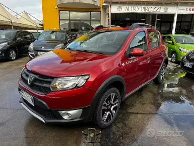 Gebraucht Dacia Sandero Stepway 90 PS (66 kW) 2014 Rot Kleinwagen