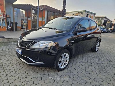 Usata Lancia Ypsilon 69 CV (50 kW) 2016 Nero Utilitaria
