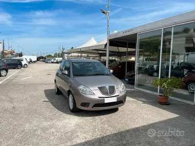Begagnad Lancia Ypsilon 77 HK (56 kW) 2010 Lila Halvkombi