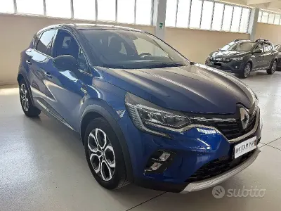 Usata Renault Captur Techno 101 CV (74 kW) 2023 Blu SUV