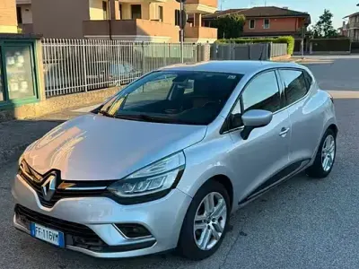 Usata Renault Clio IV 90 CV (66 kW) 2016 Grigio Berlina