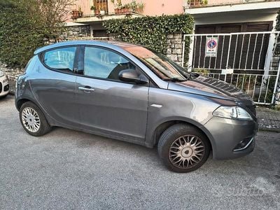 Usata Lancia Ypsilon Silver 69 CV (50 kW) 2017 Grigio Utilitaria