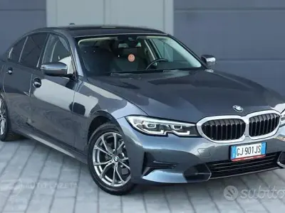 Usata BMW 318 Efficient Dynamics 150 CV (110 kW) 2022 Grigio metallizzato Berlina