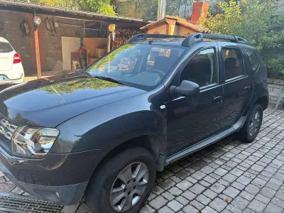 Usata Dacia Duster Lauréate 105 CV (77 kW) 2015 Grigio SUV