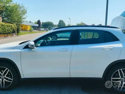 Usata Mercedes GLA200 136 CV (100 kW) 2019 Bianco SUV