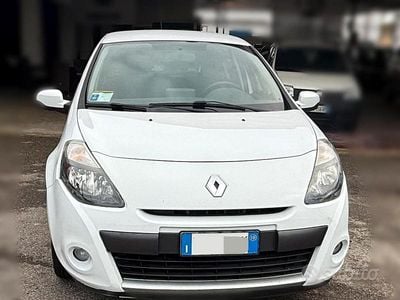Usata Renault Clio II Dynamique 74 CV (54 kW) 2010 Bianco Berlina