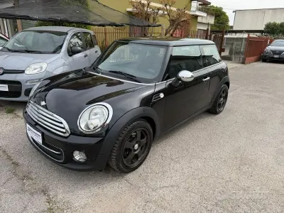 Usata Mini Cooper 122 CV (89 kW) 2012 Nero Utilitaria