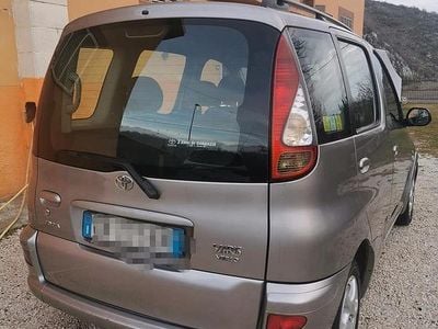 Grigio Usata 2004 Toyota Yaris Verso Monovolume | 1200 €