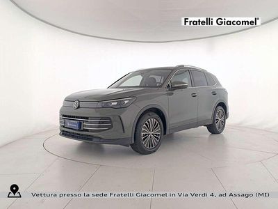 D4 velvet green metallizzato Usata 2024 VW Tiguan Elegance SUV | 37.900 € (Molto cara)