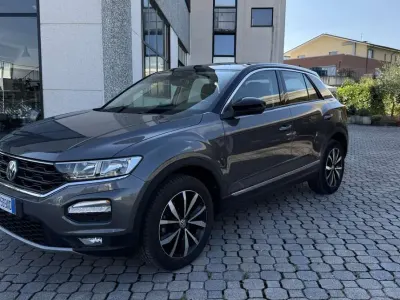 Usata VW T-Roc Advance 116 CV (85 kW) 2019 Indium grey tetto nero SUV