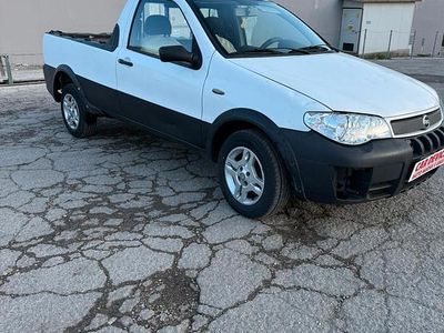Usata Fiat Strada 84 CV (61 kW) 2006 Bianco Pick-up