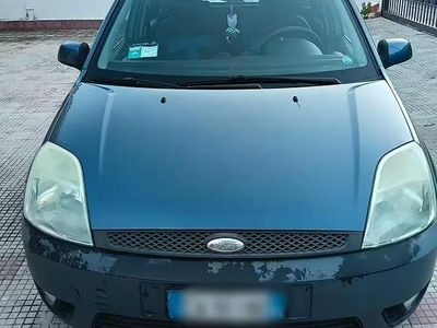 Usata Ford Fiesta 68 CV (50 kW) 2005 Blu Utilitaria