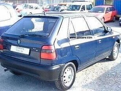 Usado Skoda Felicia 64 CV (47 kW) 1998 Azul Berlina