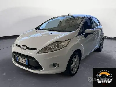 Begagnad Ford Fiesta Titanium 97 HK (71 kW) 2010 Vit Sedan