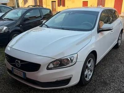 Usata Volvo V60 150 CV (110 kW) 2017 Bianco Station wagon