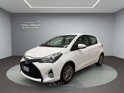 Usata Toyota Yaris Lounge 69 CV (50 kW) 2017 Bianco Berlina