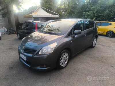 Usata Toyota Verso Style 126 CV (92 kW) 2012 Grigio Monovolume