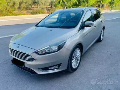 Usata Ford Focus Titanium 120 CV (88 kW) 2016 Giallo Station wagon