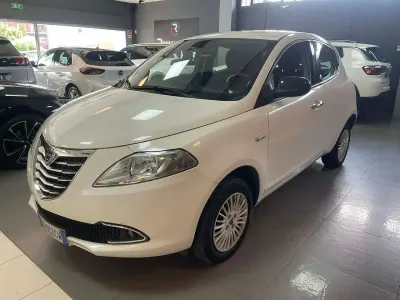 Usata Lancia Ypsilon Gold 80 CV (58 kW) 2013 Bianco Utilitaria