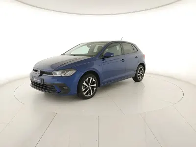 Usata VW Polo Life 80 CV (58 kW) 2023 Reef blue metallizzato Utilitaria